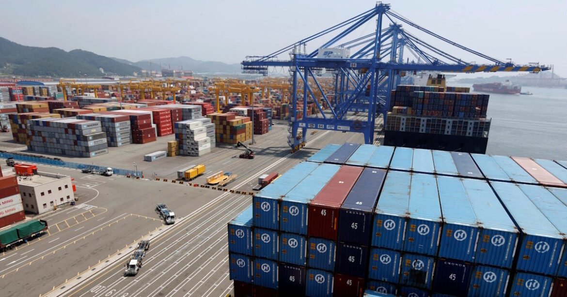 Βρετανία: Στήριξη στις εξαγωγικές επιχειρήσεις μπροστά στην απειλή των αμερικανικών δασμών