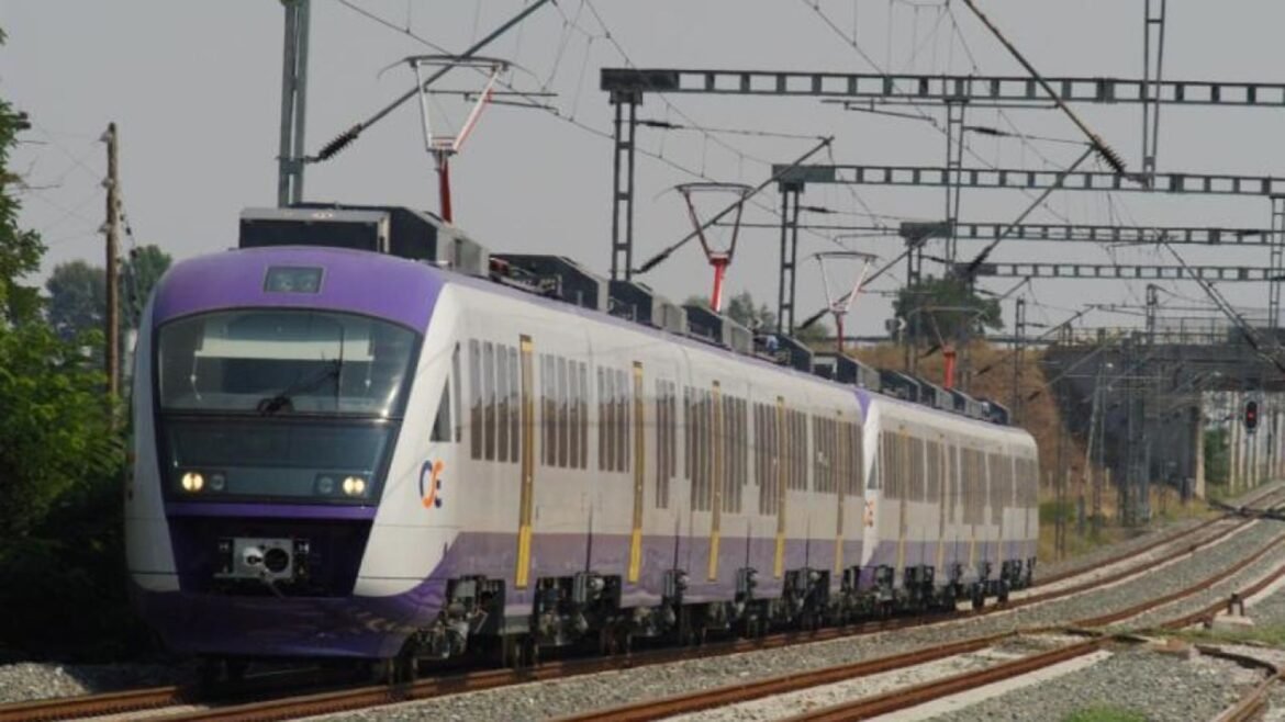 Hellenic Train: Σύγκρουση συρμού του Προαστιακού με δίκυκλο στη Λένορμαν – Εγκατέλειψε το σημείο ο οδηγός