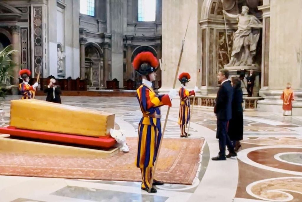 «Κυριάκος Μητσοτάκης: Οι Σημαντικές Συναντήσεις και οι Εντυπωσιακές Στιγμές στο Βατικανό»