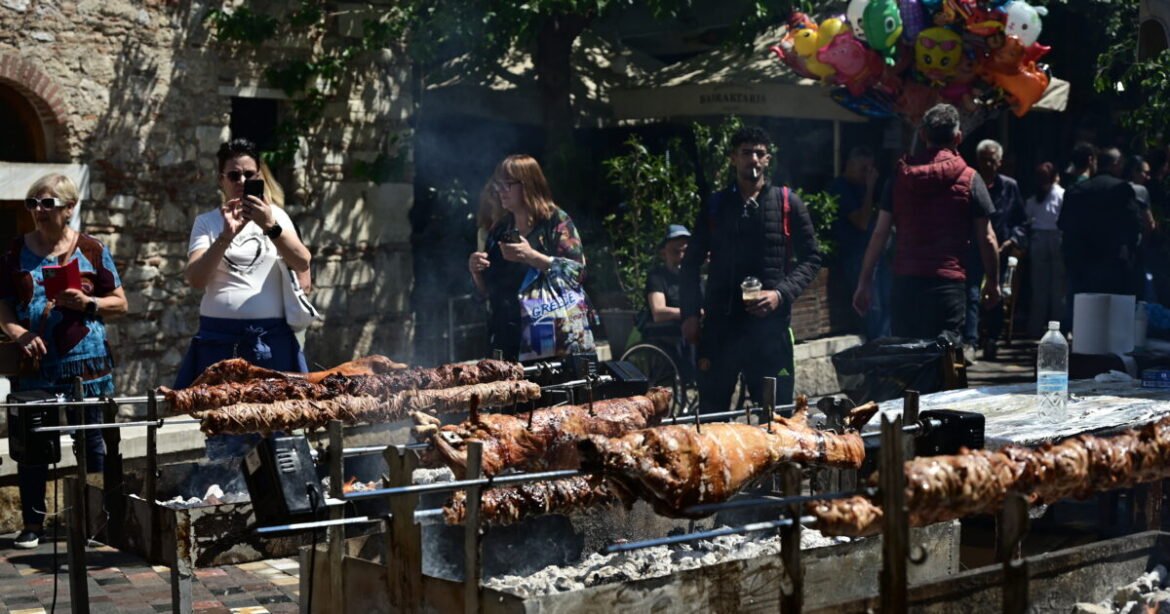 «Πάσχα 2023: Εντατικοί Έλεγχοι στην Αγορά για Αμνοερίφια – Επάρκεια και Προσιτές Τιμές Διασφαλίζουν την Γιορτή»