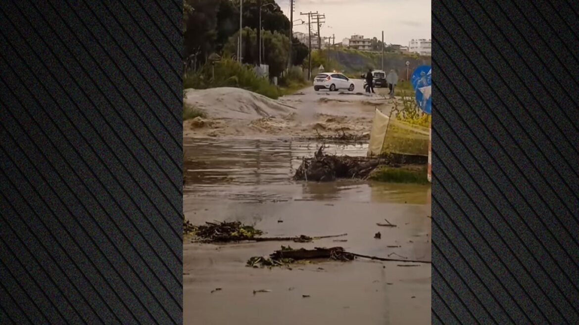 «Χαλκιδική: Καταστροφικές πλημμύρες από τις βροχές – Κλειστή η παραλιακή Νέας Καλλικράτειας»