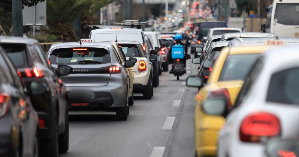 «Κίνηση και Χάος στους Δρόμους: Ατελείωτο Parking στον Κηφισό, Κηφισίας και Μεσογείων – Καθυστερήσεις στην Αττική Οδό»