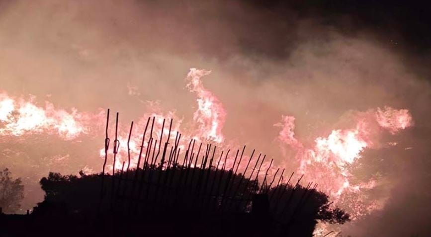 «Φωτιά στην Κερατέα: Εντυπωσιακές εικόνες από την μάχη των πυροσβεστών – Δείτε το ΒΙΝΤΕΟ»