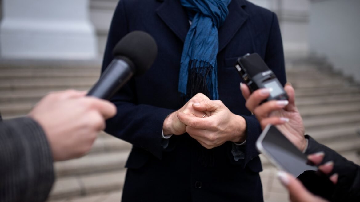 «Ευρωπαϊκή Έρευνα Αποκαλύπτει την Υπαρξιακή Μάχη για την Ελευθερία του Τύπου και τον Πλουραλισμό»