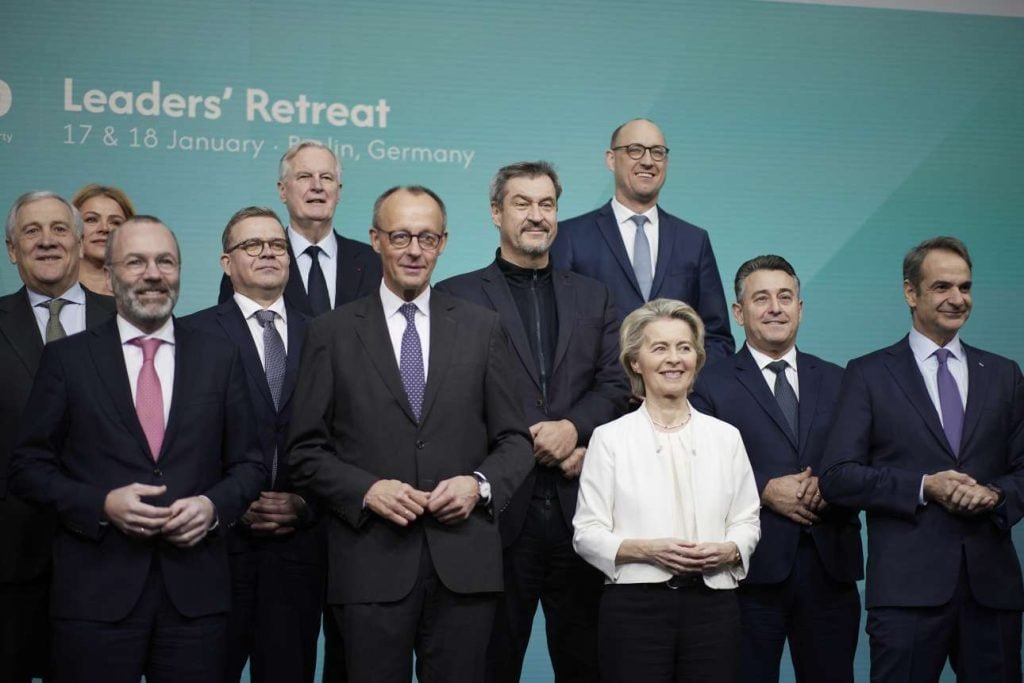 «Στη Βαλένθια: Ο Πρωθυπουργός στο συνέδριο του ΕΛΚ με στόχο την εκλογή Χατζηδάκη»