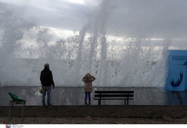 «Καταιγίδα στον Ορίζοντα: Νεφώσεις, Βροχές και Θυελλώδεις Άνεμοι την Τετάρτη – Πότε θα Φτάσει η Χειμωνιάτικη Καταιγίδα»