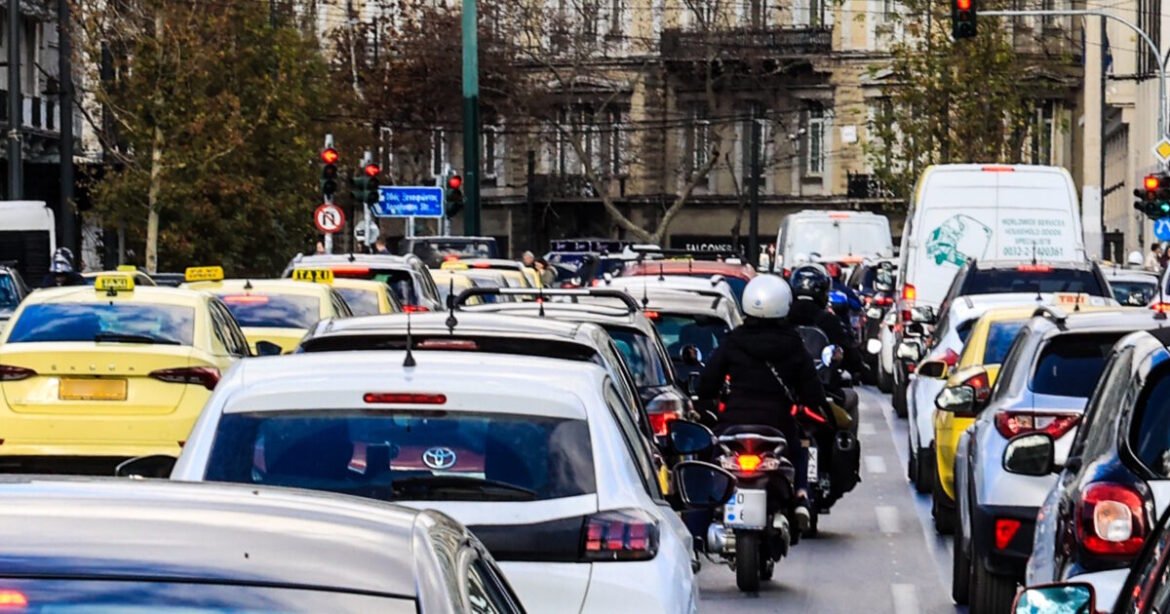 «Χάος στους δρόμους: Διπλή καραμπόλα σε Κηφισίας και Λεωφόρο Αθηνών – Στο «κόκκινο» ο Κηφισός!»