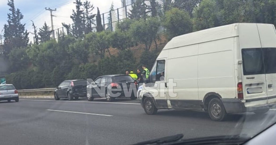 «Χάος στην Αττική Οδό: Καραμπόλα 3 οχημάτων προκαλεί μποτιλιάρισμα προς Ελευσίνα»