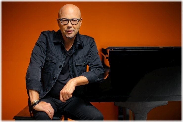 «Ο βραβευμένος με GRAMMY Jazz πιανίστας John Beasley έρχεται για πρώτη φορά στην Ελλάδα – Μια μοναδική μουσική εμπειρία!»