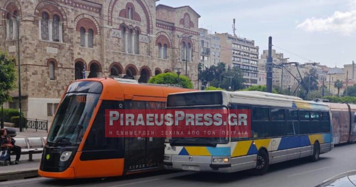 Σοβαρό τροχαίο στο κέντρο του Πειραιά: Συγκρούστηκαν Τραμ και λεωφορείο!