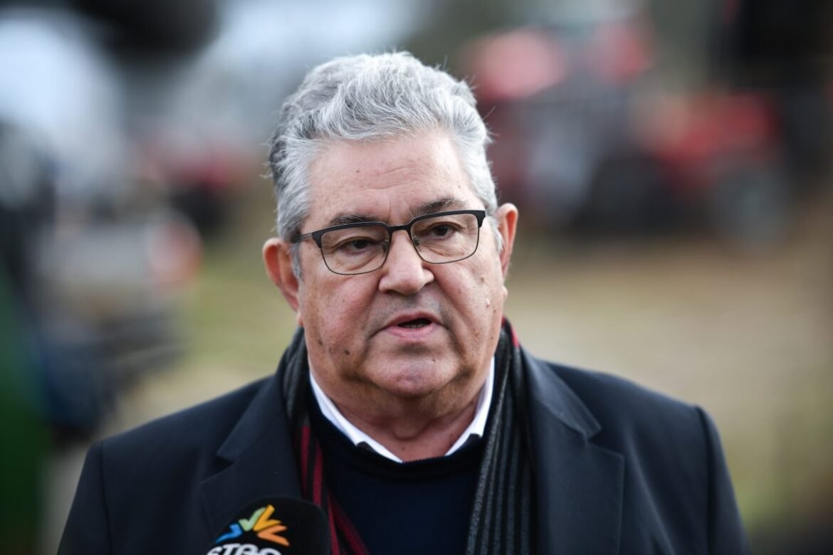 «Δ. Κουτσούμπας στο TikTok: «Ειρήνη στα λόγια, όπλα στα έργα» – Η ΚΝΕ προκαλεί με νέο βίντεο!»