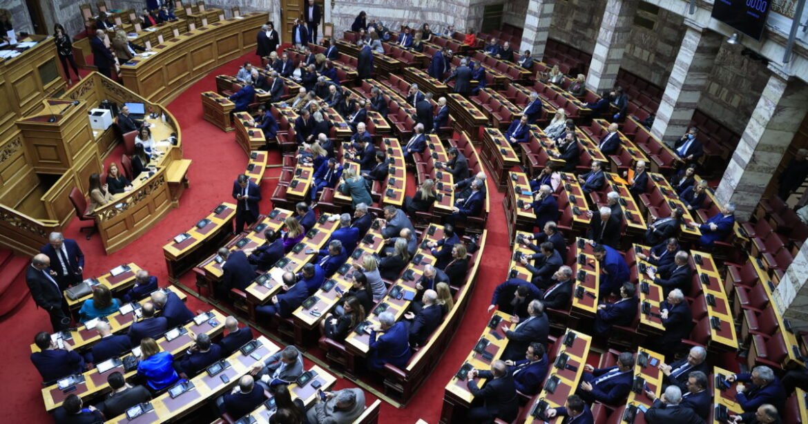 «Βουλή: Ζωντανά η κρίσιμη συζήτηση για την άμυνα και τα εξοπλιστικά»