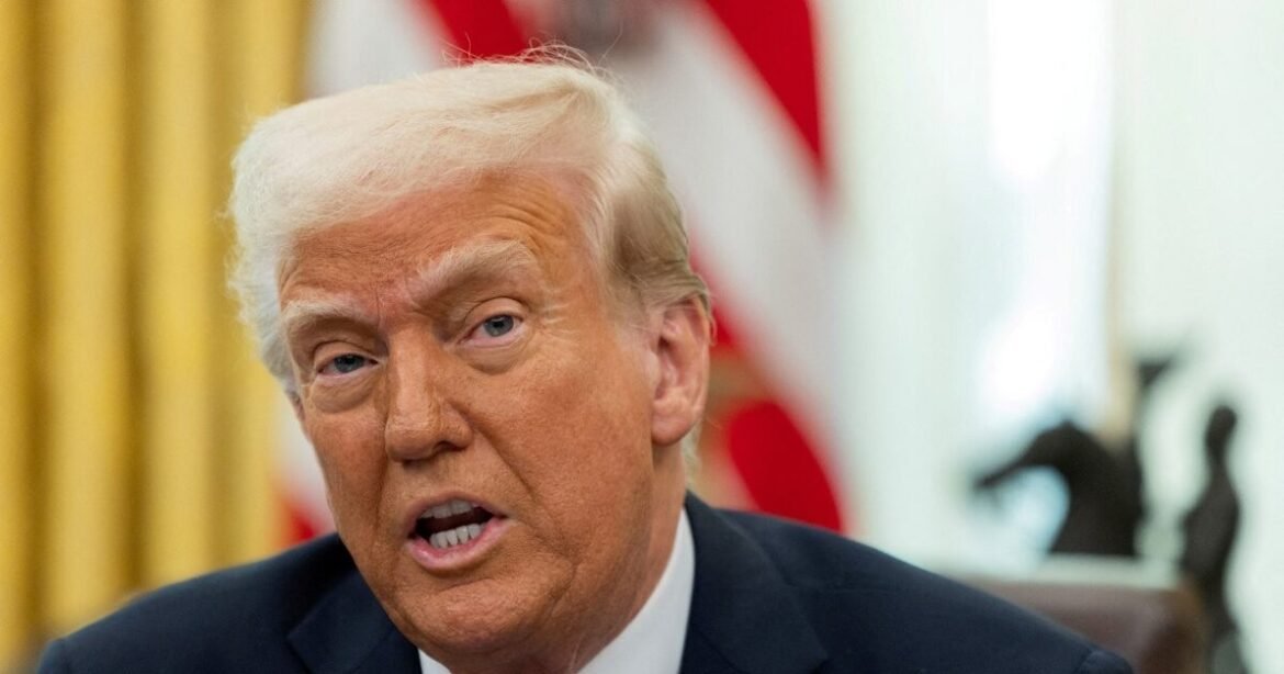 ΗΠΑ: Δασμοί 2 Ταχυτήτων στο Στόχαστρο – Η ΕΕ Εξετάζει Αντιδασμούς σε 2.000 Αμερικανικά Προϊόντα!