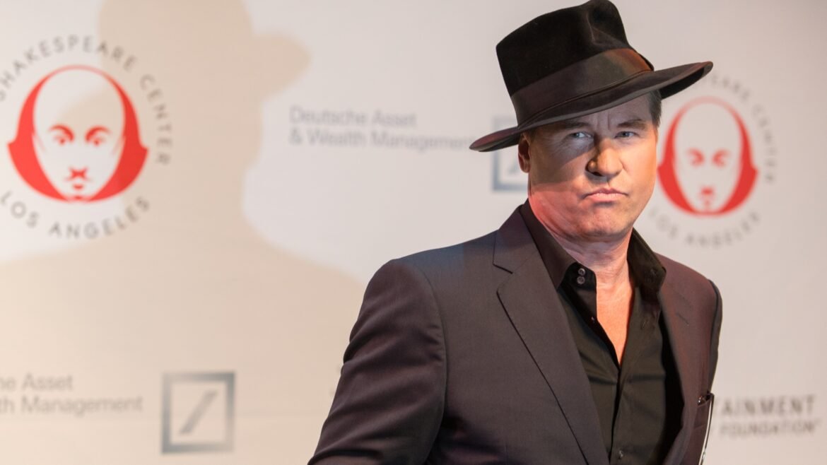 «Βαλ Κίλμερ: Το συγκινητικό βίντεο που μας ταξιδεύει πίσω στον κόσμο του Μπάτμαν»