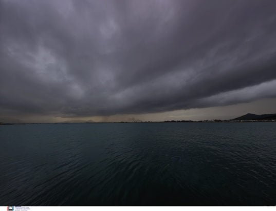 «Καταιγίδες και Βροχές την Πέμπτη: Ο Καιρός Φέρνει «Ζουρλομανδύα» την Επόμενη Εβδομάδα!»