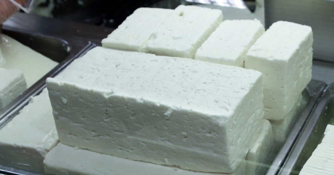 «Δραματική πτώση στις ελληνικές εξαγωγές: 2,2 δισ. ευρώ υπό την πίεση των δασμών Τραμπ – Ελαιόλαδο, φέτα και φρούτα στο στόχαστρο»