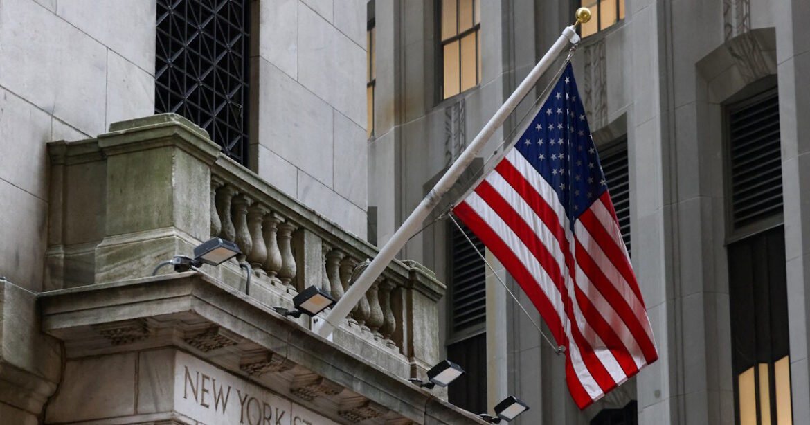 Wall Street: Η άνοδος της Apple οδηγεί τον Dow Jones σε άλμα 500 μονάδων