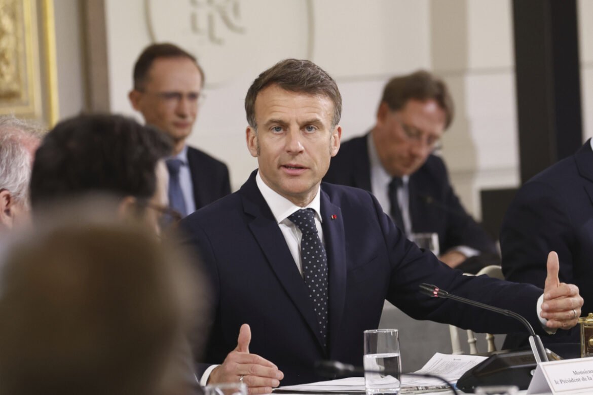 «Μακρόν: Απειλές για αναστολή γαλλικών επενδύσεων στις ΗΠΑ και φορολογία στους τεχνολογικούς κολοσσούς»