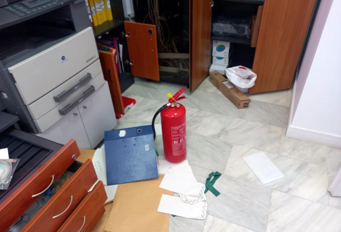 Σοκ στη Νέα Μάκρη: Βανδαλισμοί και Κλοπές «χτυπούν» Λύκειο – Αφαίρεσαν έγγραφα, ηλεκτρονικό εξοπλισμό και χρήματα!