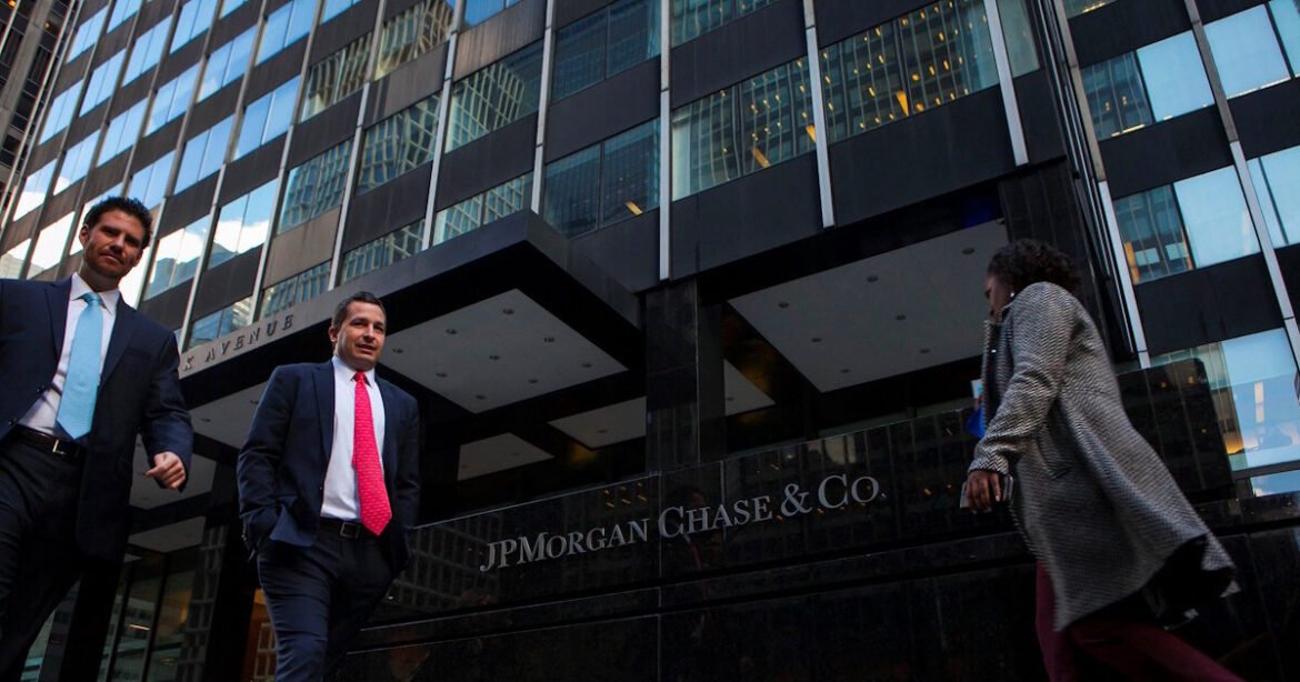 JPMorgan: Αυξάνονται οι κίνδυνοι ύφεσης της παγκόσμιας οικονομίας στο 60% εξαιτίας των δασμών Τραμπ!