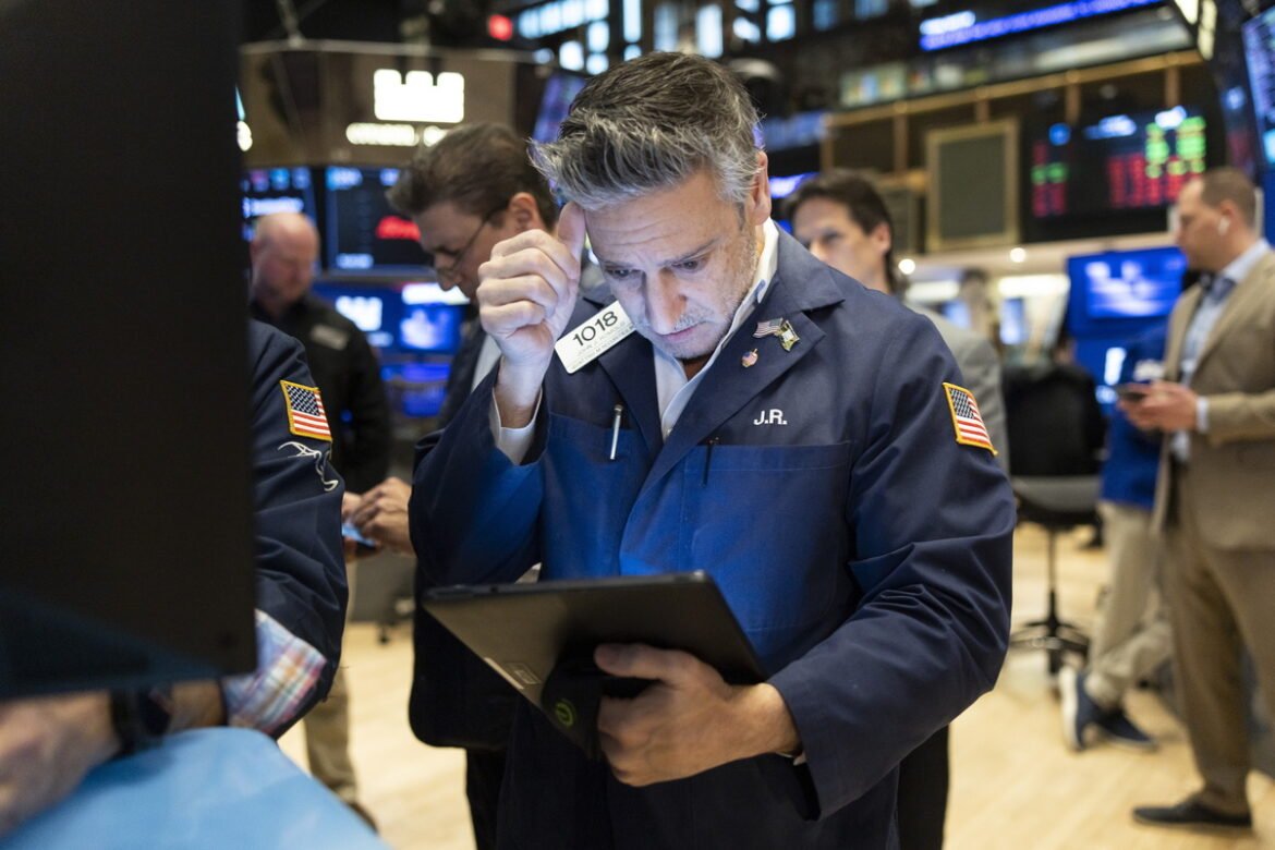 «Κατακλυσμός στις Αγορές: Η Σφοδρή Πτώση που Ξεπερνά την Κρίση του 1971 και Σηματοδοτεί το Τέλος του «Κανόνα του Χρυσού»»