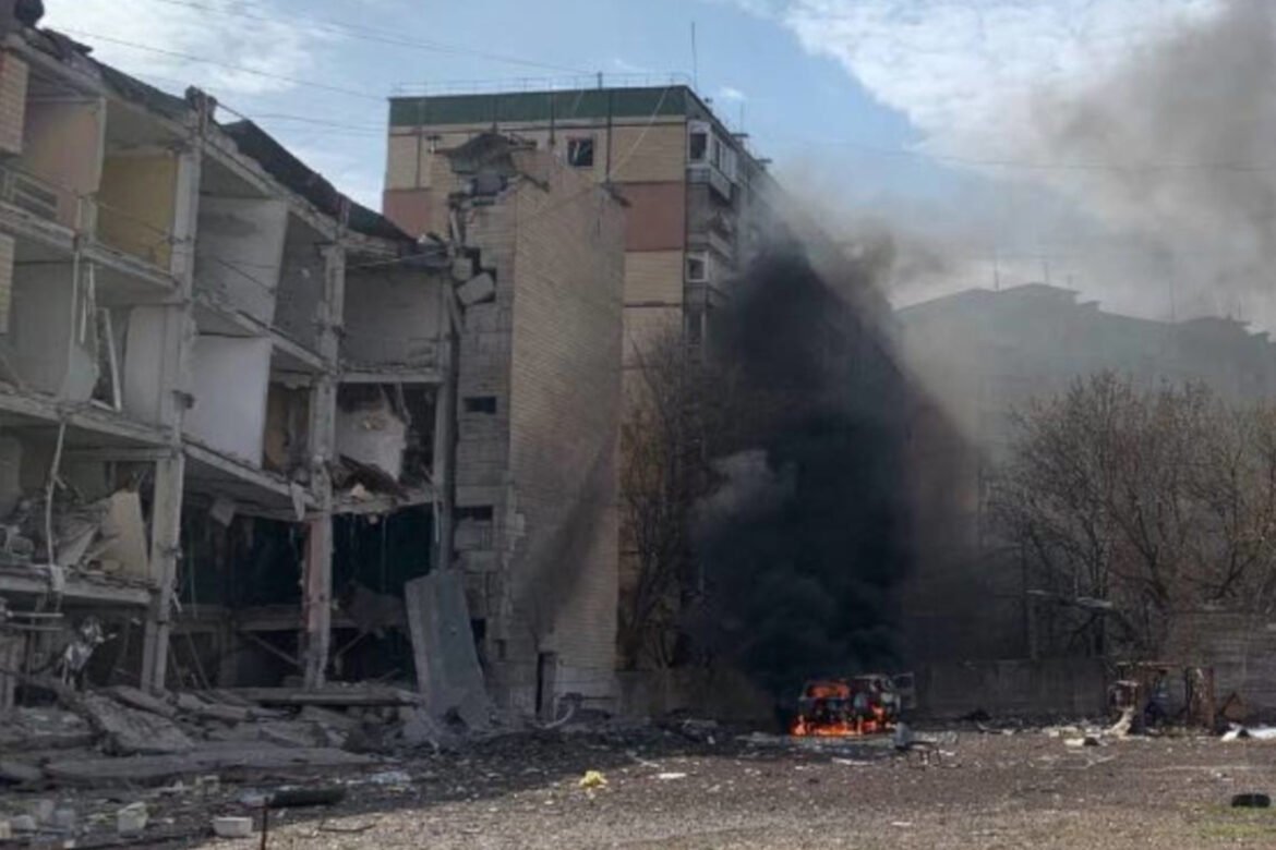 «Σοκ στην Ουκρανία: 14 νεκροί και 50 τραυματίες από φονική πυραυλική επίθεση στην πόλη του Ζελένσκι»