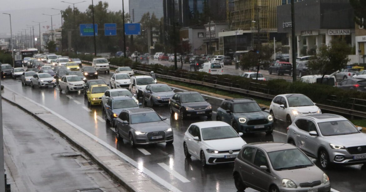 «Αθήνα: Κυκλοφοριακό Χάος – Καθυστερήσεις σε Κηφισό, Αττική Οδό και Κέντρο»