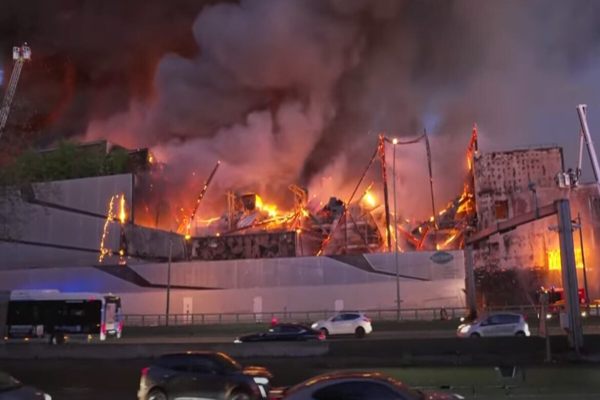 Φωτιά-φάντασμα στο Παρίσι: Εντυπωσιακά βίντεο και εικόνες από την κοντινή έκρηξη κοντά στο Δικαστικό Μέγαρο!