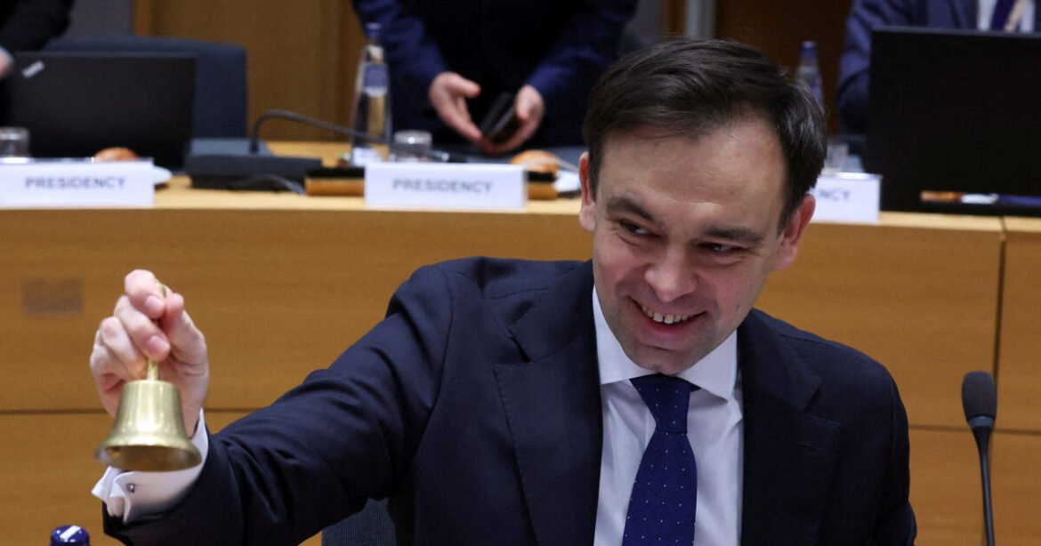 «ΕΕ: Έτοιμοι να Αντεπιτεθούν στους Δασμούς Τραμπ και τη Φορολόγηση Ψηφιακών Γιγάντων»