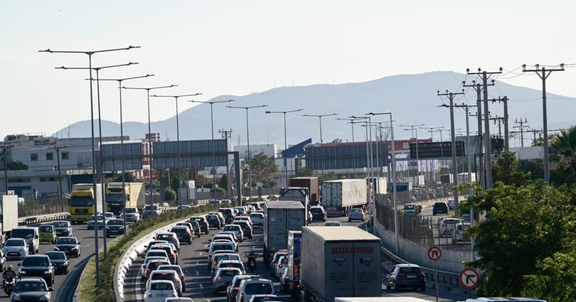 «Κυκλοφοριακό Χάος: Σαρωτική Κίνηση σε Κηφισό και Λεωφόρο Αθηνών – Προβλήματα και στην Αττική Οδό»