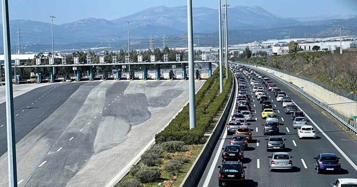 Σοβαρό τροχαίο στην Αττική Οδό: Αυτοκίνητα συγκρούονται μετά την έξοδο Αγίας Παρασκευής – Κλειστές οι αριστερές λωρίδες!