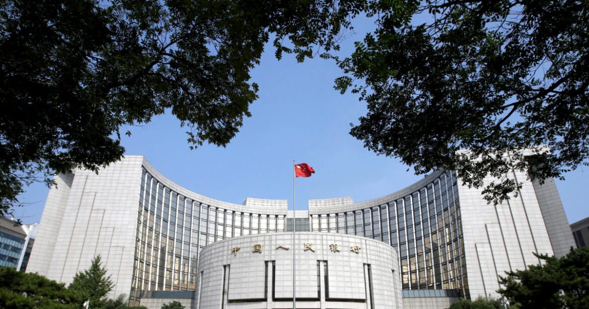 «Κίνα: Υποτίμηση του νομίσματος για να αντισταθμίσει τους δασμούς Τραμπ και να ενισχύσει τις εξαγωγές»