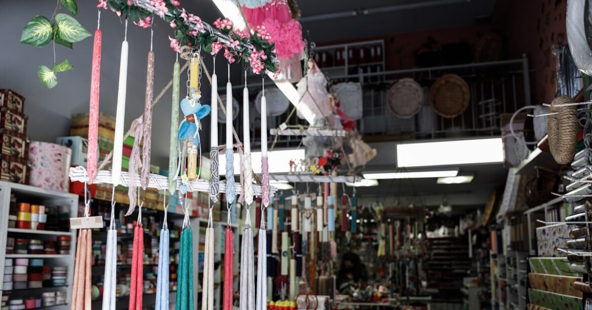 «Πάσχα 2025: Όλα όσα πρέπει να ξέρετε για το εορταστικό ωράριο και τη λειτουργία των καταστημάτων τη Μεγάλη Εβδομάδα»