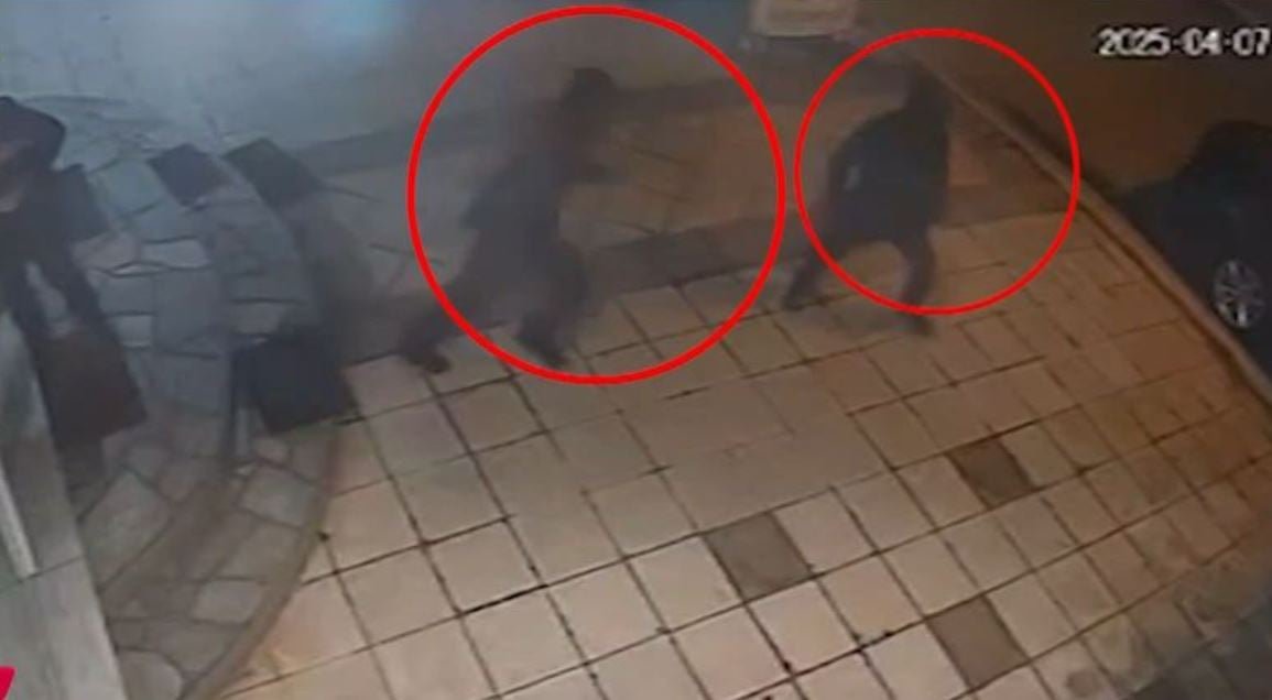 Θεσσαλονίκη: Σοκαριστική επίθεση σε πρώην υποψήφιο δήμαρχο – Καρέ καρέ η δραματική στιγμή!