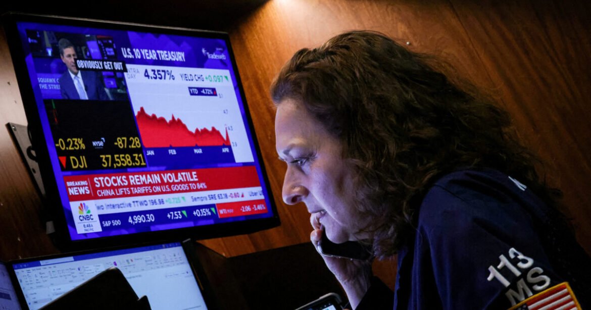 «Κατακόρυφη Πτώση για τη Wall Street: Οι Δασμοί 145% στην Κίνα Ρίχνουν Σκιές στις Αγορές»