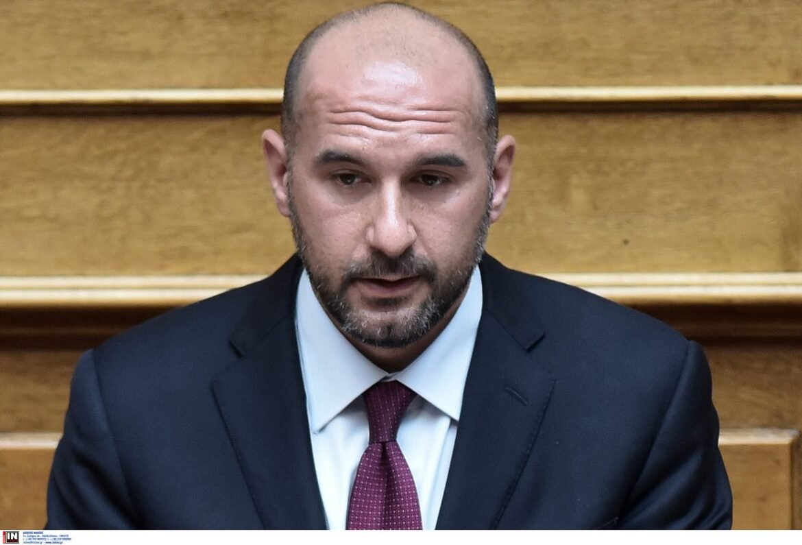 «Τζανακόπουλος: Στρατηγική απαλλαγής Τριαντόπουλου και οι επιπτώσεις για τον Καραμανλή»