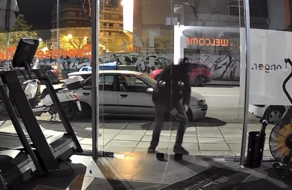 Θεσσαλονίκη: Διαρρήκτης αλά… Τομ Κρουζ μπαίνει μπουσουλώντας σε γυμναστήριο στη Θεσσαλονίκη