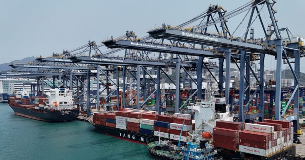 Παγκόσμιο Θαλάσσιο Εμπόριο: Κατακόρυφη Πτώση στον Δείκτη Απόδοσης Εμπορευματοκιβωτίων τον Μάρτιο λόγω Δασμών