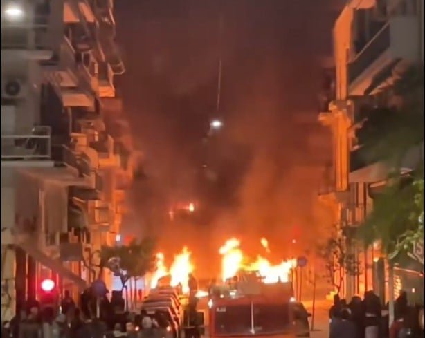 «Εξάρχεια: Φωτιά και χάος στους δρόμους – Δείτε το δραματικό βίντεο»