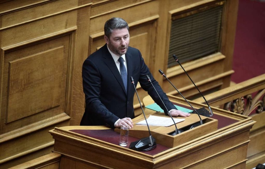 «Ανδρουλάκης στη Βουλή: Χορός τανγκό με τα άκρα – Μια επικίνδυνη πολιτική στρατηγική»