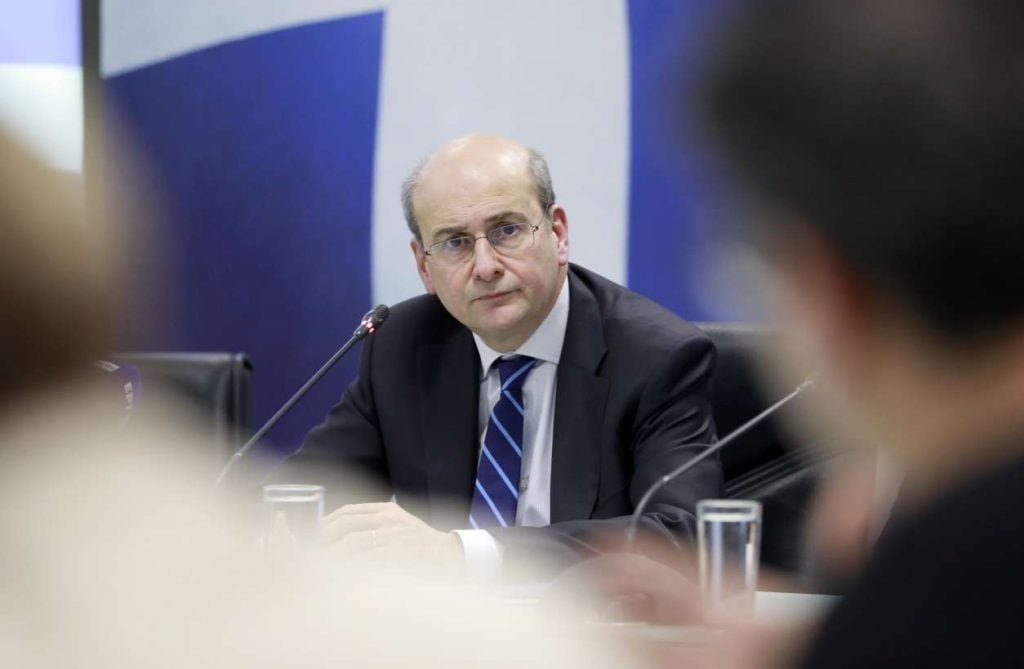 «Χατζηδάκης: Η Επανάσταση στα Τρένα με το Μοντέλο ΔΕΗ – Γιατί Αποδέχτηκα την Πρόταση του Μητσοτάκη»