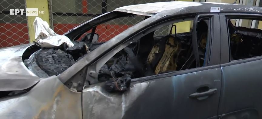 «Φωτιά στο κέντρο της Θεσσαλονίκης: Καμένα αυτοκίνητα και η αρχή από κάδο απορριμμάτων»