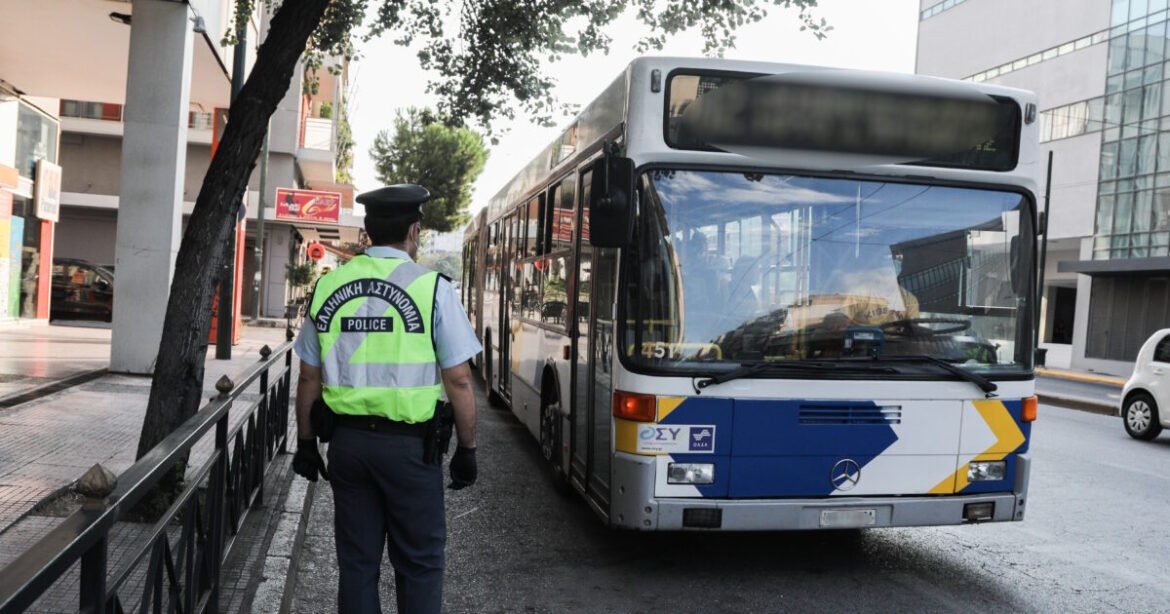 Χάος στην Πατησίων: Ακινητοποιημένο λεωφορείο προκαλεί καθυστερήσεις και διαρροή λαδιών!