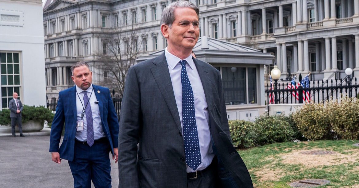 Wall Street σε Άνοδο: Το Δολάριο Αντεπίθεση μετά τις Δηλώσεις Μπέσεντ για Ειρηνική Σχέση με την Κίνα