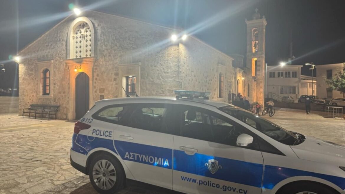 Κύπρος: 40χρονος εισέβαλε σε εκκλησία και τα έκανε «γης μαδιάμ»
