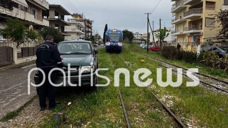 Πύργος: Οδηγός σε αδιαφορία – Πάρκαρε δίπλα στις ράγες και προκάλεσε ακινητοποίηση τρένου!
