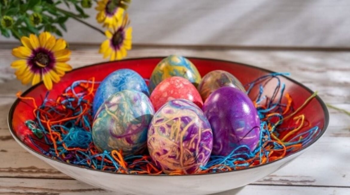 Δημιουργήστε Μοναδικά Αυγά: Οικολογική Συνταγή με Κλωστές – Βήμα προς Βήμα!