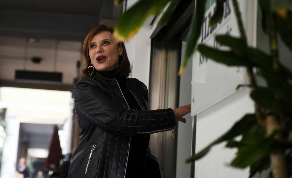 Μπατζελή: Η Στρατηγική Πίσω από τα Πέντε Λεπτά Τηλεοπτικού Χρόνου