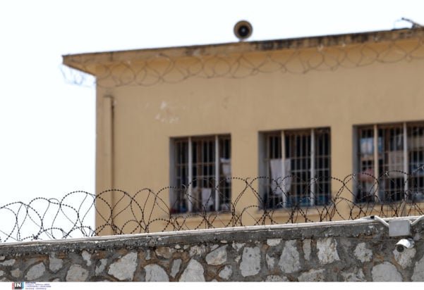 Θεσσαλονίκη: Στη φυλακή 47χρονος για τον θάνατο ηλικιωμένου – Διαπληκτίστηκαν την ώρα που έβγαλαν βόλτα τα