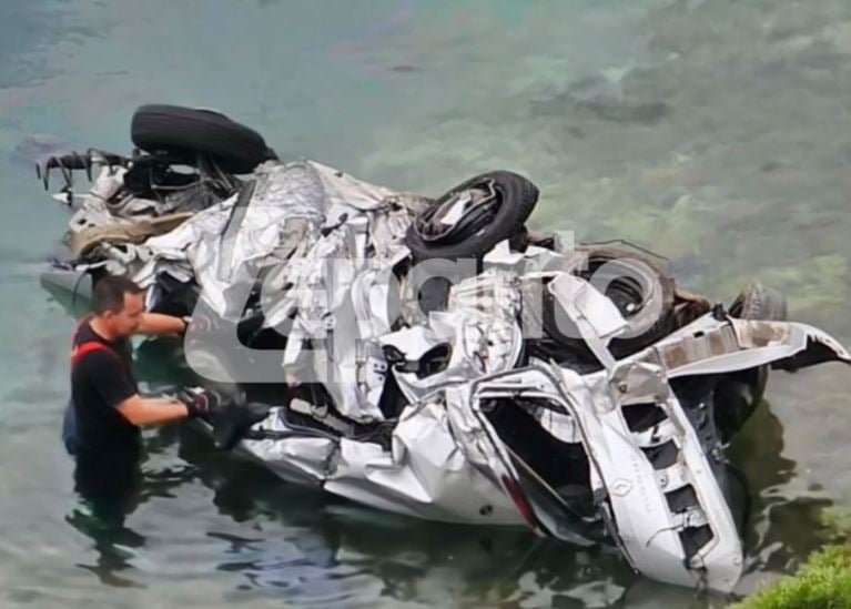 Φωκίδα: Τραγικό δυστύχημα με αυτοκίνητο που έπεσε στη θάλασσα – Νεκρή η οδηγός (Βίντεο)